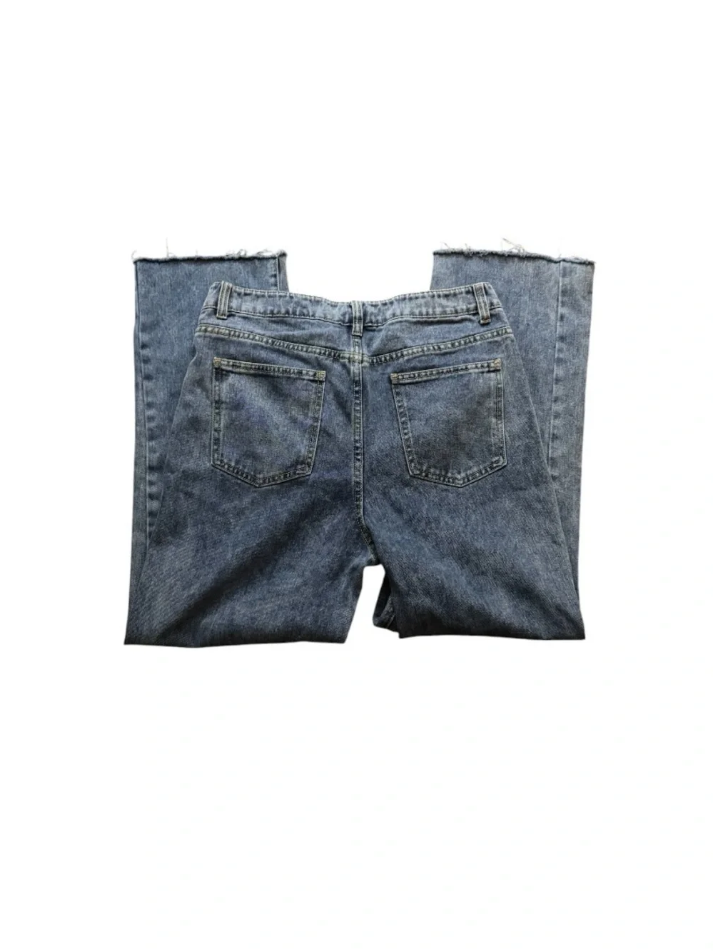 PrettyLittleThing Mid-Rise Straight Leg Jeans in Washed Blue